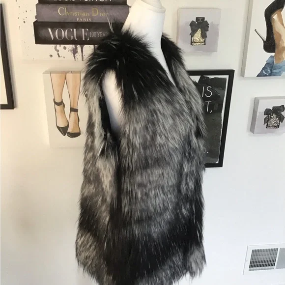 Beautiful faux fur vest by Arthur Size L - Picture 2 of 3